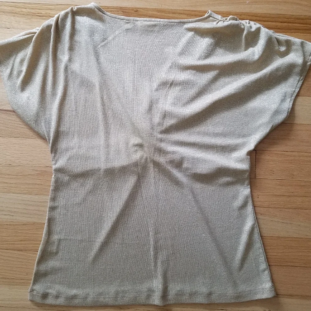 New York &Compaby Gold Shimmer V-Neck Ruched Top-Large - Picture 3 of 8